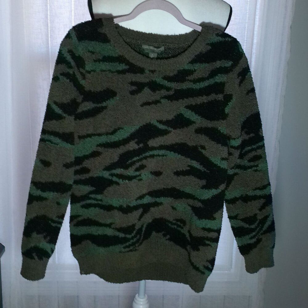 BAREFOOT DREAMS CozyChic Pullover Green & Black Camo M
